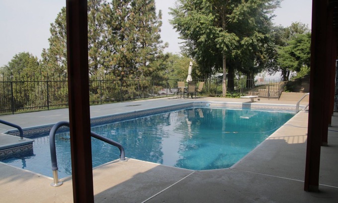 Payette Casa | Charming 2-bedroom one bath house in marvelous Payette, with city views AC, WiFi