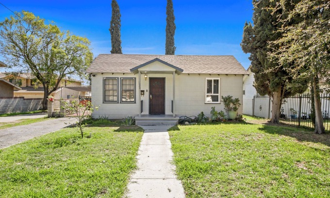Ontario Casa | Charming 2-bedroom Pet-Friendly house Ontario FREE RV parking