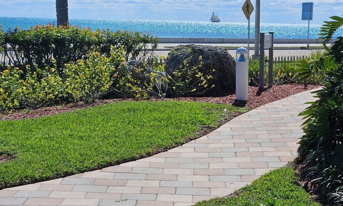 Key West Complejo | Charming 2-bedroom resort with WiFi, fitness room in phenomenal Key West.