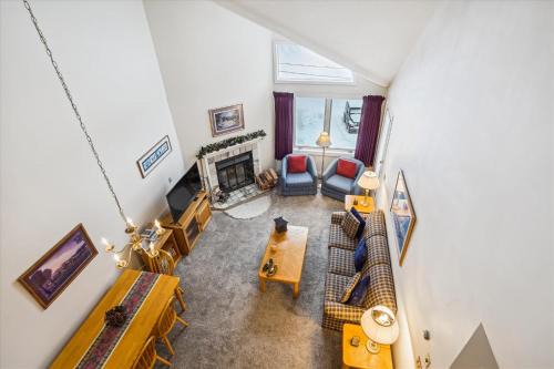 Killington Casa | Charming 2-Bedroom Slopeside at Pico Mountain E304