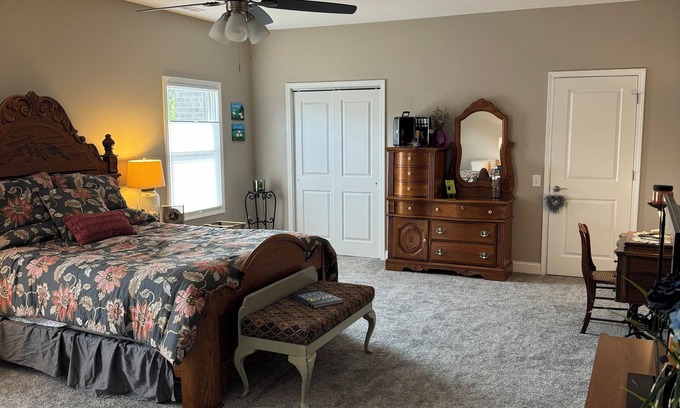 Hannibal Apartamento | Charming 2-bedroom spaces in the Lower Level of our new home in Hannibal, MO,