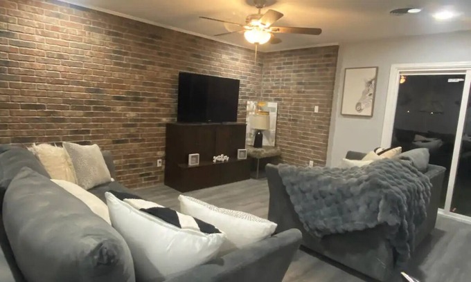 Fort Smith Casa | Charming 2-bedroom townhome at centrally located Fort Smith