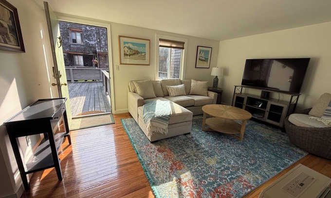 Oak Bluffs Casa | Charming 2-bedroom townhouse in Oak Bluffs with WiFi, AC