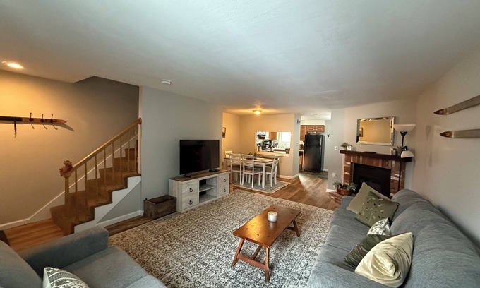 North Woodstock Casa | Charming 2-bedroom townhome North Woodstock. Walk to town, 5mins from Loon.