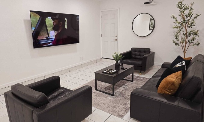 Yuma Casa | Charming 2-bedroom townhome in lovely Yuma with AC, WiFi