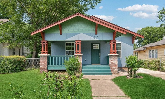 Tulsa Casa | Charming 2-bedroom two bath house in fantastic Tulsa with office/ fitness room
