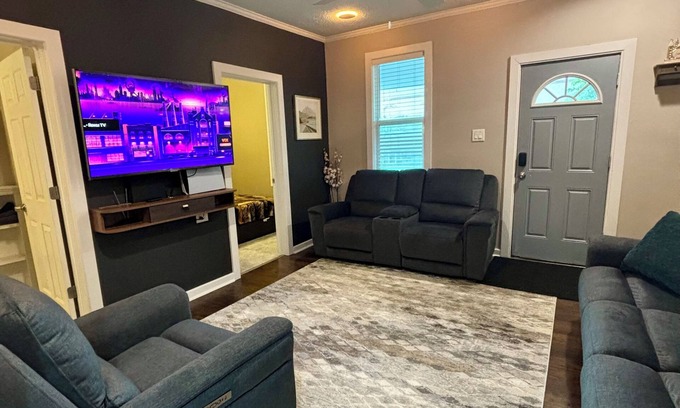 Hamtramck Casa | Charming 2-bedroom unit in serene Hamtramck, minutes from down town Detroit