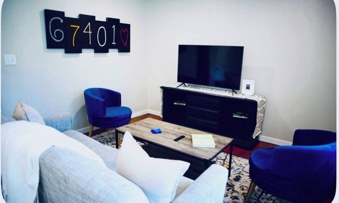 Salina Casa | Charming 2-bedroom updated pet-friendly home in Central Salina!