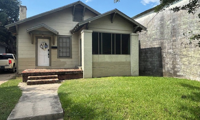 Mid City North Casa | Charming 2-bedroom house with AC, WiFi in Baton Rouge