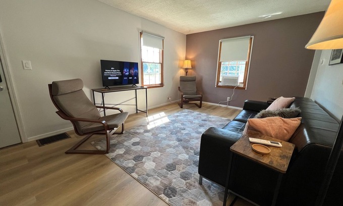 Battle Creek Casa | Charming 2-bedroom house minutes from downtown Battle Creek.