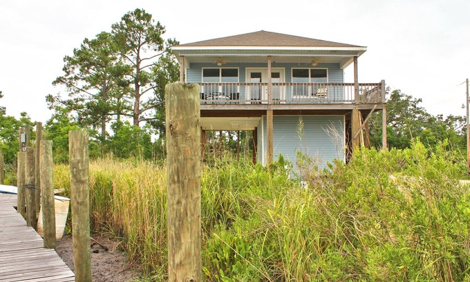 Shoreline Park Casa | Charming 2-bedroom house on the water in lovely Bay St. Louis