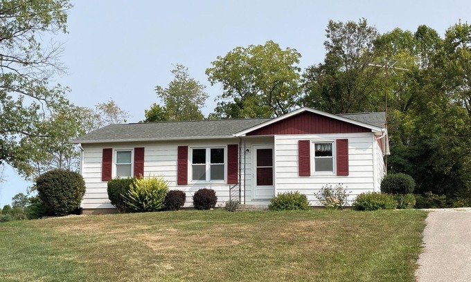 Bloomington Casa | Charming 2-bedroom house with WiFi, AC in brilliant Bloomington