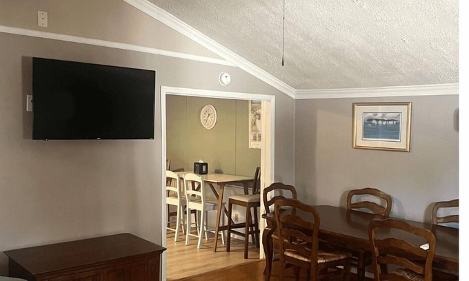 Chocowinity Casa | Charming 2-bedroom house with full access to Cotton Patch Landing Marina!