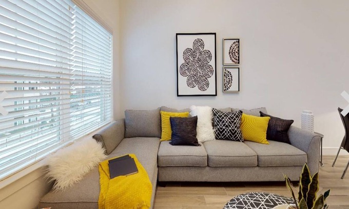 Farmingdale Apartamento | Charming 2-bedroom apartment close to Ryder Cup in Farmingdale with Parking
