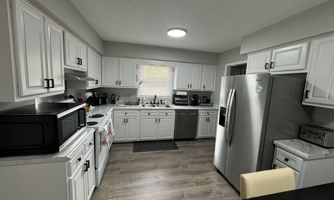 Westover Casa | Charming 2-Bedroom Home