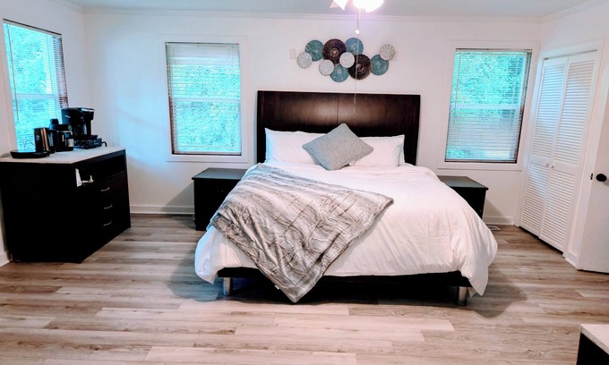 Fayetteville Apartamento | Charming 2-bedroom Suite w/Impressive Kitchenette in Fayetteville, NC