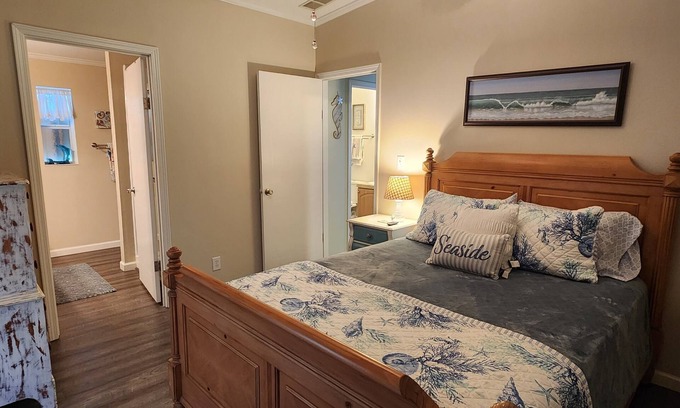 Fort Pierce Shores Casa | Charming 2-bedroom house in N Hutchinson Island across the street from the beach