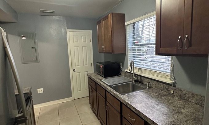 Murray Hill Apartamento | Charming 2-bedroom apartment with AC, WiFi in terrific Jacksonville