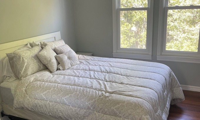 Brentwood Casa | Charming 2-bedroom house in fabulous Jacksonville with WiFi, AC Tv in every room