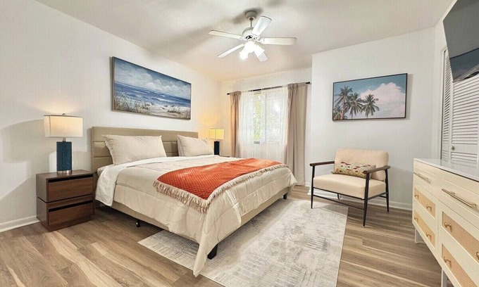 Southside Casa | Charming 2-bedroom townhome with AC, WiFi in lovely Jacksonville
