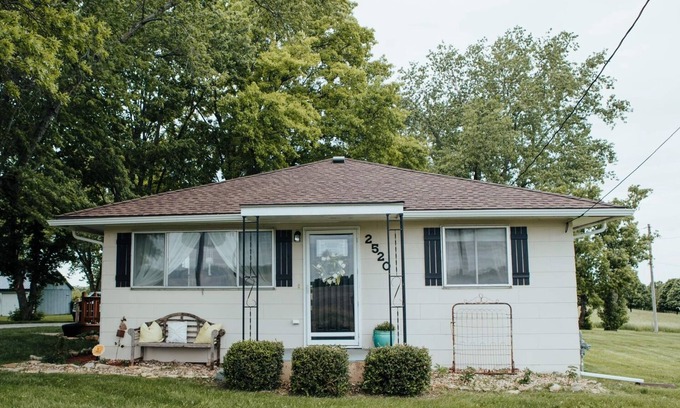 Waldron Casa | Charming 2-bedroom house comfortable cottage in the country but close to city