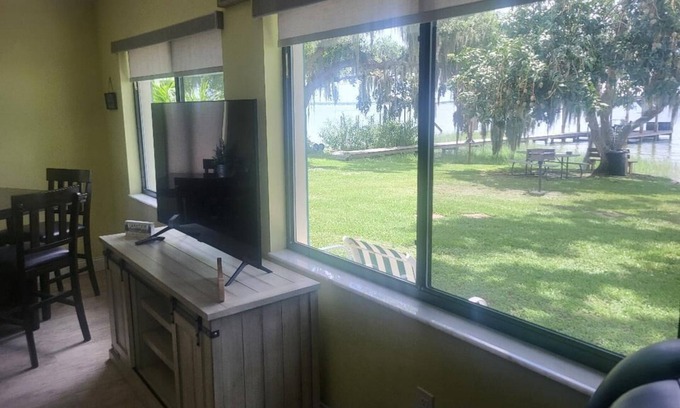 Lake Placid Apartamento | Charming 2-bedroom Lake front apartment with AC, WiFi in fantastic Lake Placid