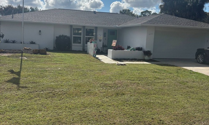 Joel Casa | Charming 2-bedroom pool home with AC, WiFi in Lehigh Acres