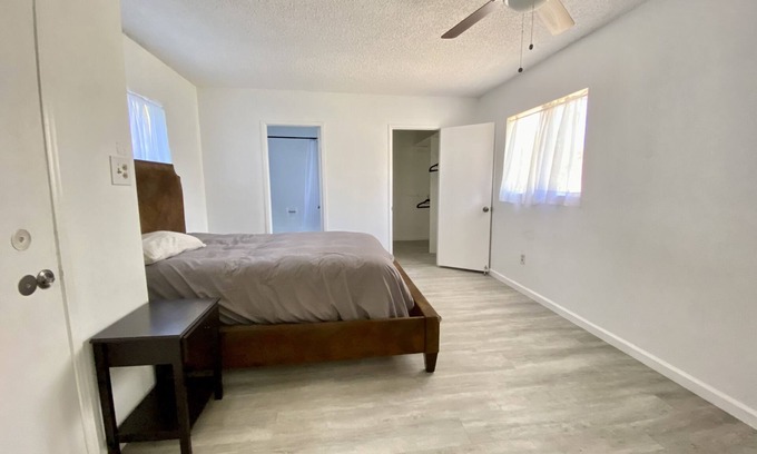 Northridge Cabaña | Charming 2 bedroom 2 bath in Sherwood Forest