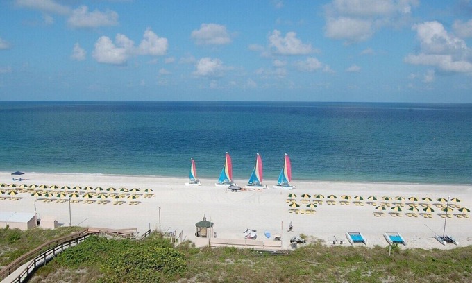 Marco Island Complejo | Charming 2-bedroom resort with fitness room and AC in Marco Island