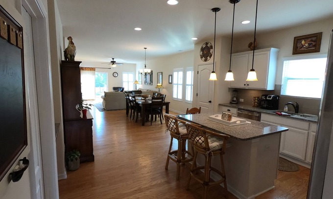 Mooresville Casa | Charming 2-bedroom house with backyard and patio near Lake Norman