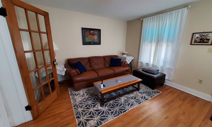 Mid-City Apartamento | Charming 2-bedroom apartment in quiet New Orleans neighborhood