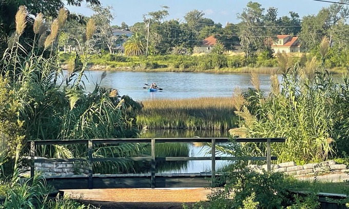 Pretty Bayou Cabaña | Charming 2-bedroom cottage with access to Pretty Bayou & the Gulf of Mexico.