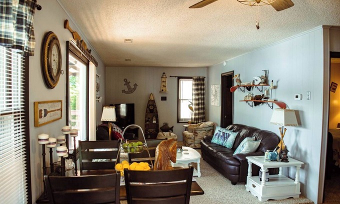 Rocky Mount Casa | Charming 2-bedroom lakefront house, dock with boat slip in Rocky Mount