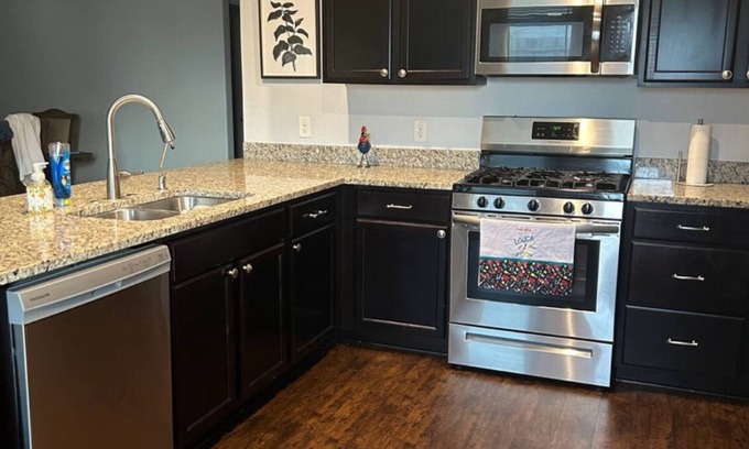 Conroe Casa | Charming 2-bedroom house in wonderful Roman Forest with AC