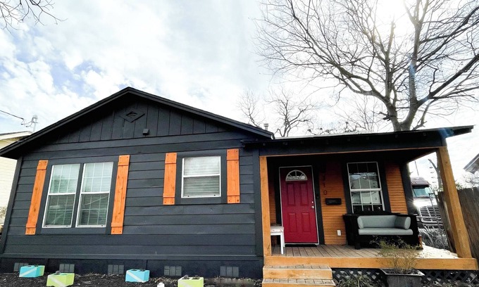 Southside Casa | Charming 2-bedroom house south of downtown San Antonio