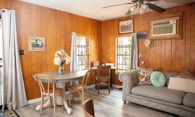 Bexar County Casa | Charming 2-bedroom Country Cottage beautifully situated on 16 acres.