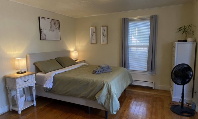 Somersworth Apartamento | Charming 2 bedroom apt in downtown Somersworth. Close to highway and major shops