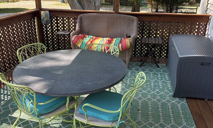 South Haven Condominio | Charming 2-bedroom condo with AC, seasonal pool in lovely South Haven