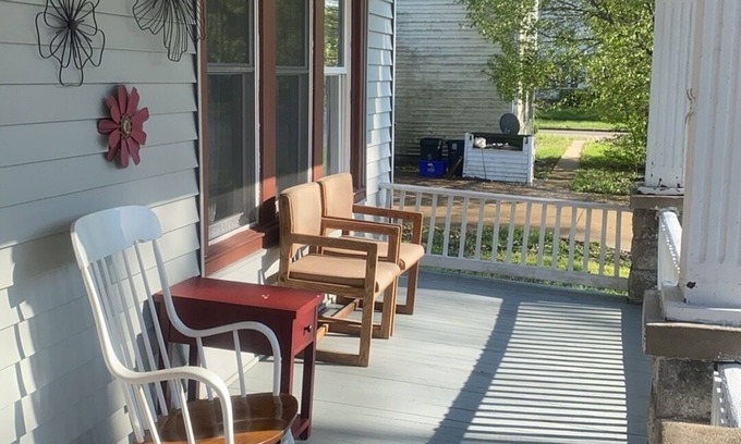 Springfield Casa | Charming 2-bedroom house with WiFi, AC in awesome Springfield
