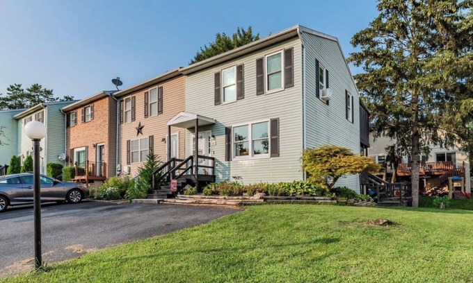 Valley Green Casa | Charming 2-bedroom townhome in Valley Green with WiFi