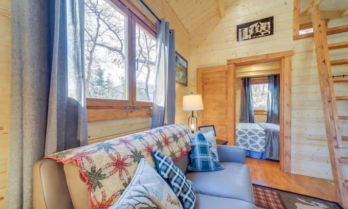 Waynesville Cabaña | Charming 2-bedroom cottage with AC, WiFi in welcoming Waynesville