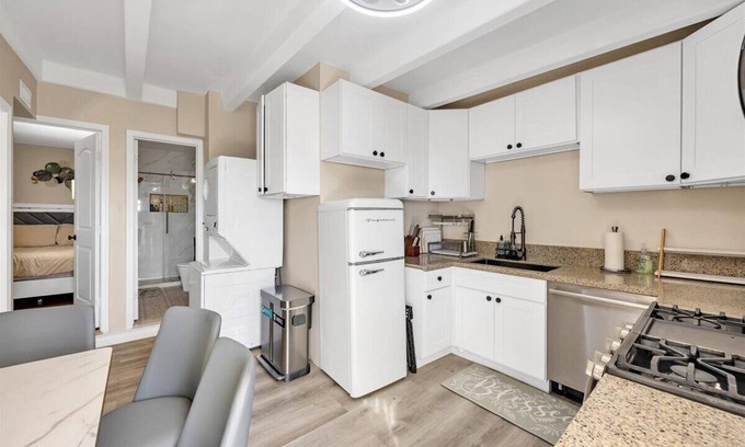 Westminster Apartamento | Charming 2-bedroom studio in Westminster with AC, WiFi. Enjoy your stay!