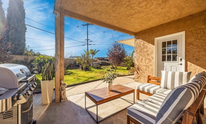 Westminster Casa | Charming 2-bedroom house with AC, WiFi in lovely Westminster, Little Saigon