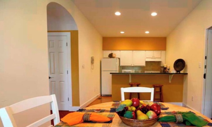 Lackey Cabaña | Charming 2 bedroom Cottage in scenic Williamsburg!