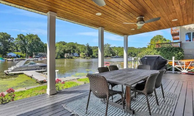 Saugerties South Casa | Charming 2-bedroom Waterfront home with boat access in Saugerties