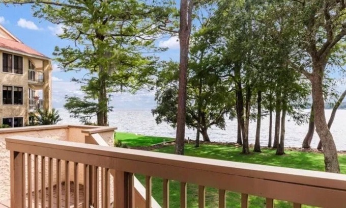 Niceville Casa | Charming 2-bedroom WATERFRONT townhome with WiFi, AC in beautiful Niceville