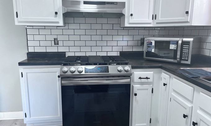 Topeka Casa | Charming 2-bedroom with AC, WiFi Kansas Escapes 3
