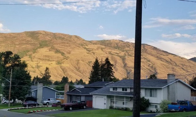Kamloops Apartamento | Charming - 2 bedrooms suite, 1 full bath & family room