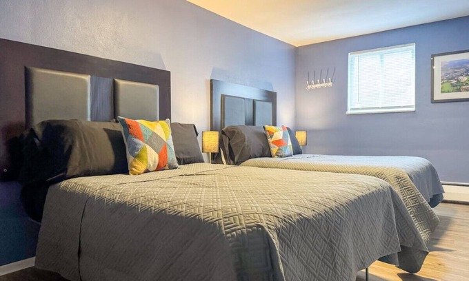 Mount Oliver Apartamento | Charming 2 Bedrooms with Sofa Bed & WIFI!