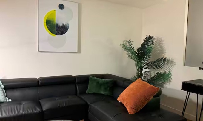 Downtown Apartamento | Charming 2-BR 2-BA 4 Beds Apt in Glendale
